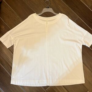 Lululemon white short sleeve tee